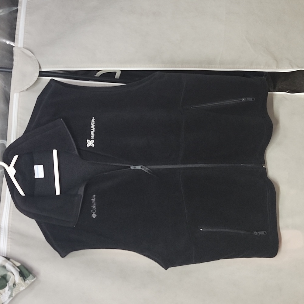 Columbia size XL black soft vest w/pockets